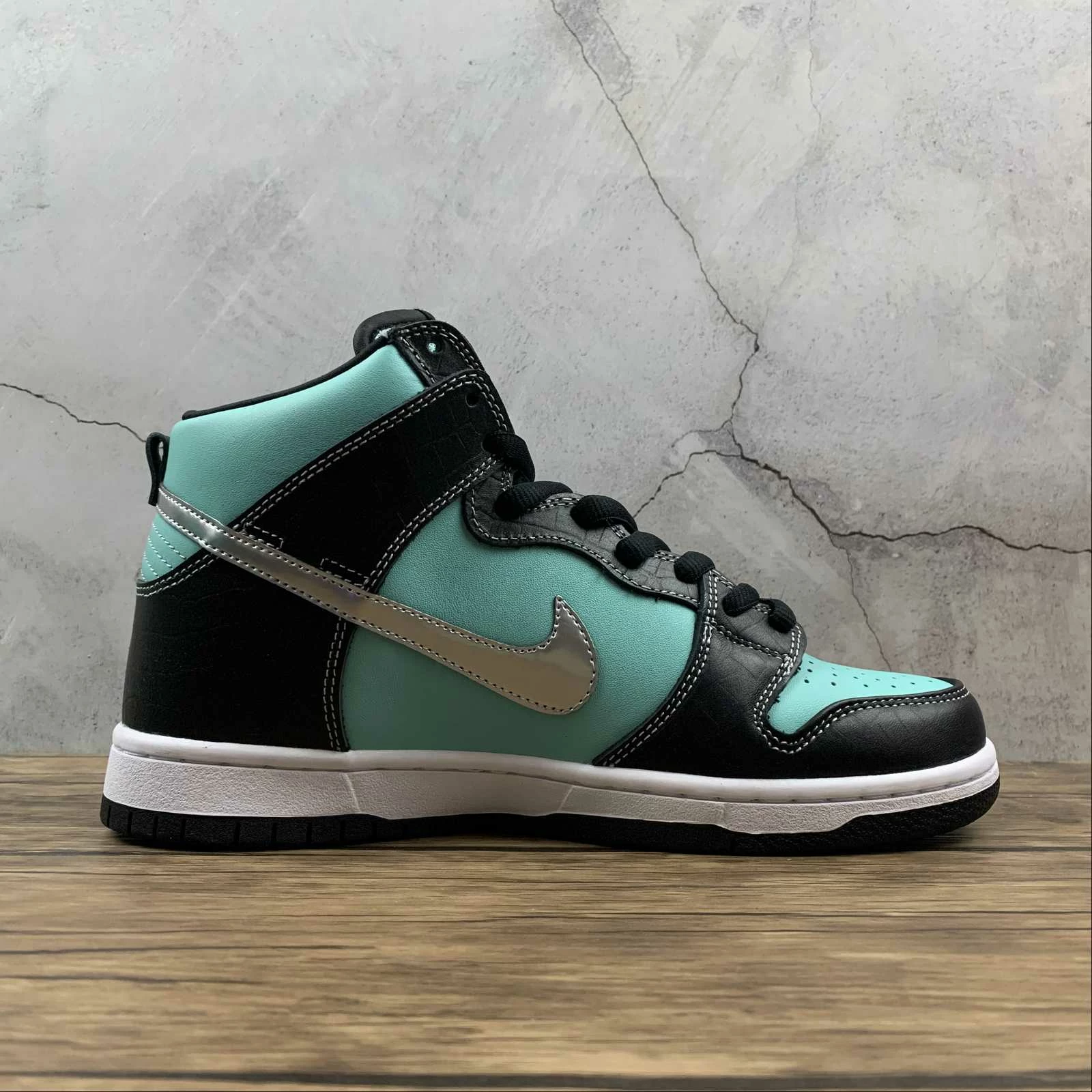Fit Sporting Goods Diamond Supply Co. X Nike SB Dunk High Premium Aqua/Chrome-Black 4 Fit Sporting Goods Diamond Supply Co. X Nike SB Dunk High Premium Aqua/Chrome-Black - Image 2