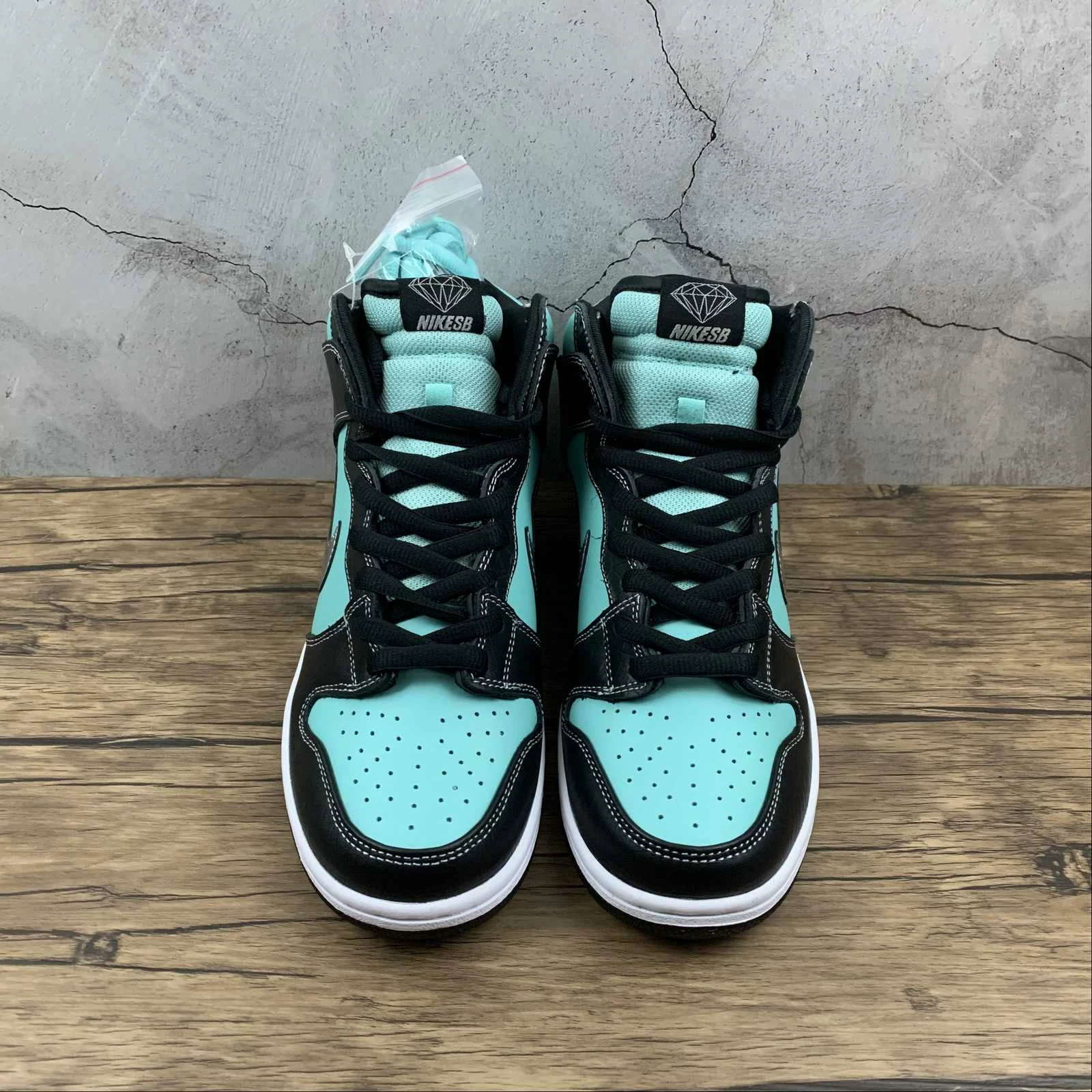 Fit Sporting Goods Diamond Supply Co. X Nike SB Dunk High Premium Aqua/Chrome-Black 6 Fit Sporting Goods Diamond Supply Co. X Nike SB Dunk High Premium Aqua/Chrome-Black - Image 4