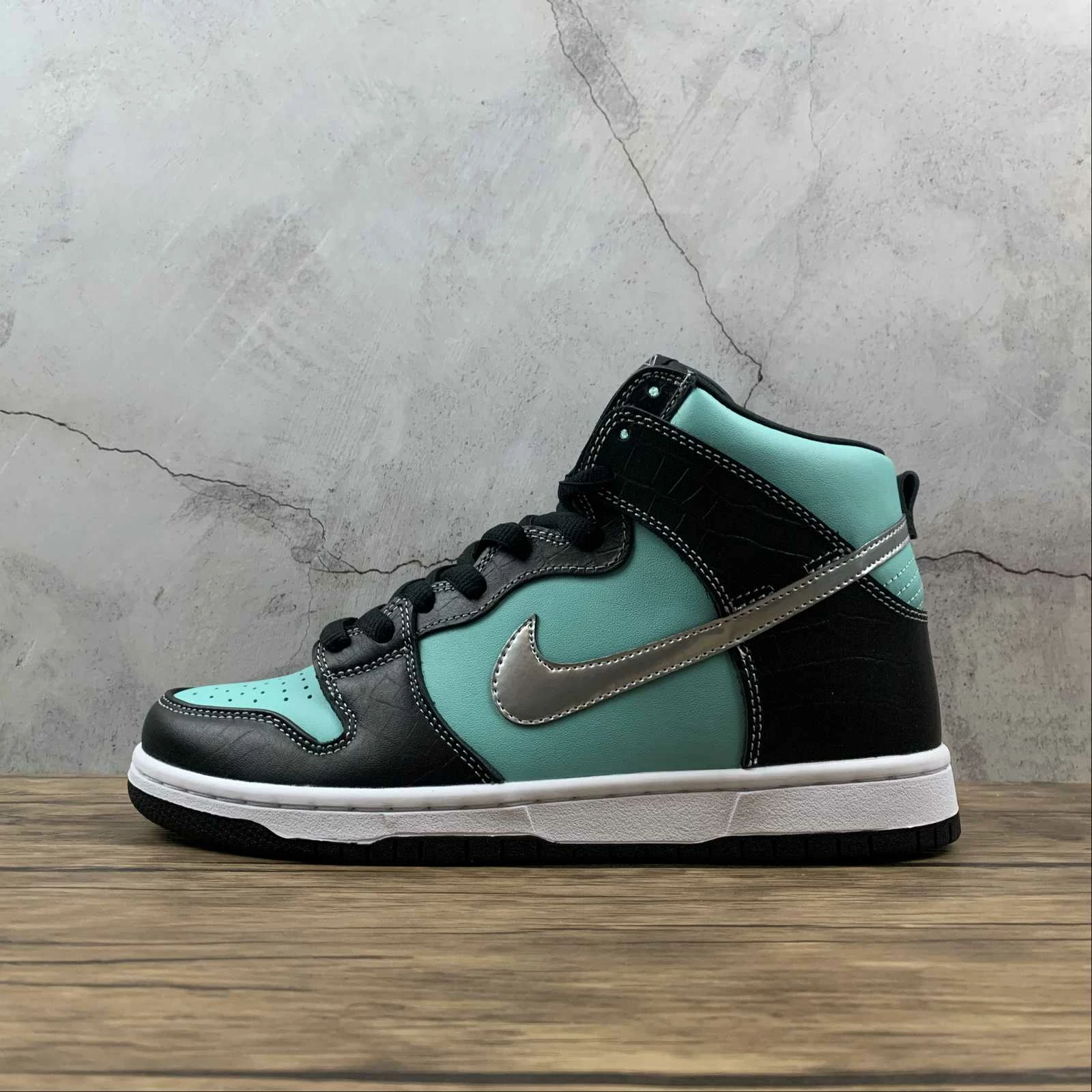 Fit Sporting Goods Diamond Supply Co. X Nike SB Dunk High Premium Aqua/Chrome-Black 3 Fit Sporting Goods Diamond Supply Co. X Nike SB Dunk High Premium Aqua/Chrome-Black